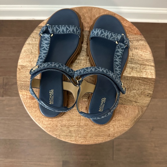 Michael Kors sandals - Picture 1 of 6